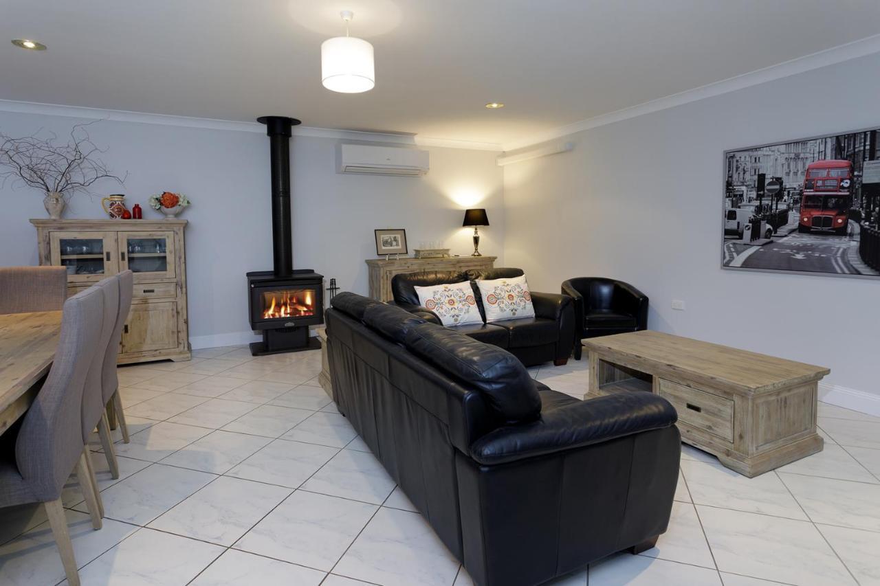 Rawson's Retreat - Five Bedroom - Walk Cbd - Includes Breakfast Holiday home *