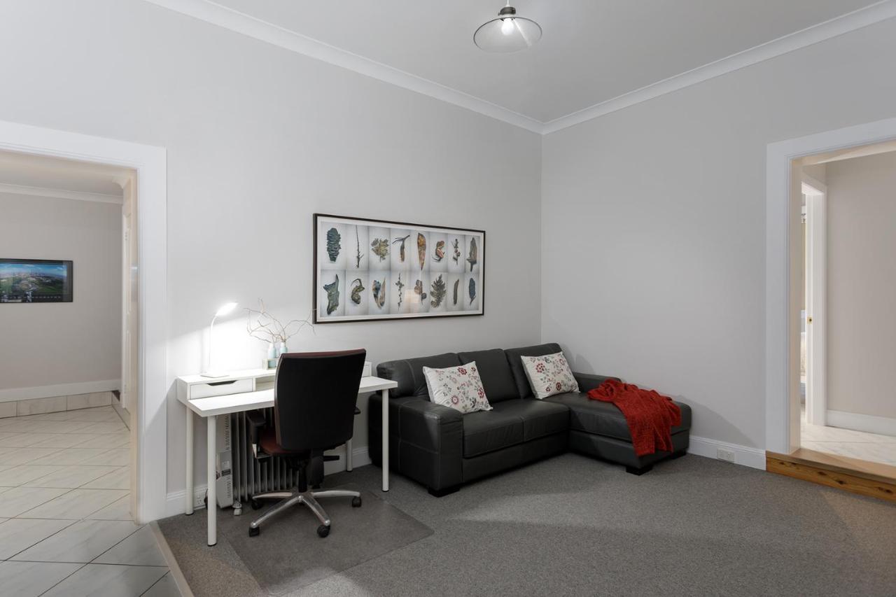 Rawson's Retreat - Five Bedroom - Walk Cbd - Includes Breakfast Holiday home