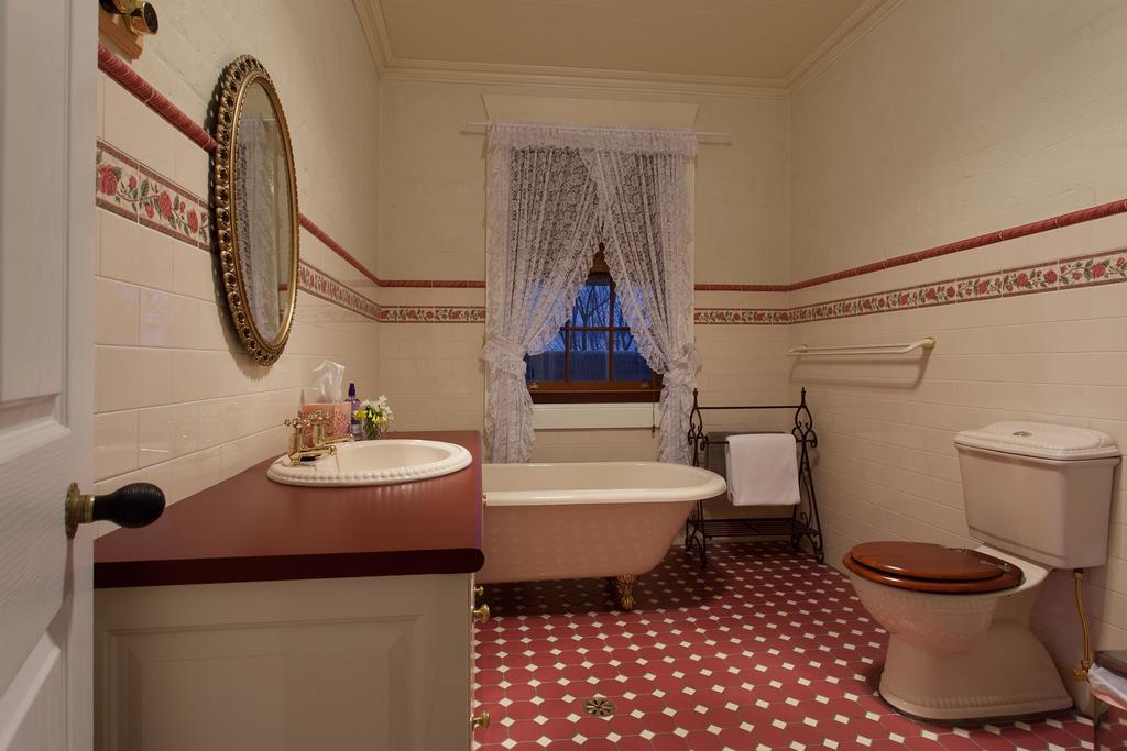 Rawson's Retreat - Five Bedroom - Walk Cbd - Includes Breakfast Holiday home